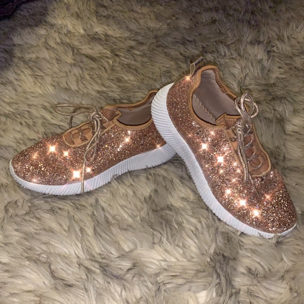 COPY - ❤️❤️❤️ Size 8 sparkly sneakers